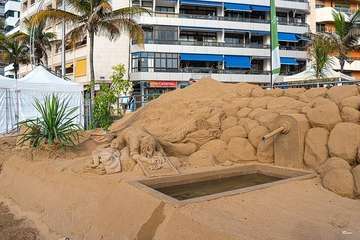 El famoso belén de arena de Las Canteras, icono de la Navidad grancanaria/Antonio Rico.